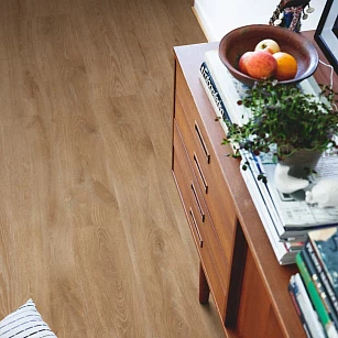 Плитка ПВХ Pergo Modern Plank Click V3131-40102 Дуб Горный Темный 1510*210*4,5 (2,22) в интерьере